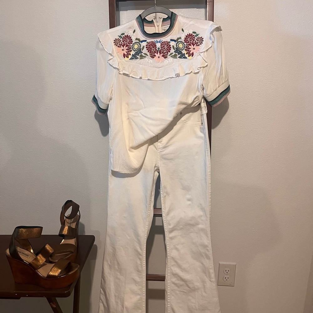 BUNDLE Embroidered Floral Cream Top and American eagle jeans size 4